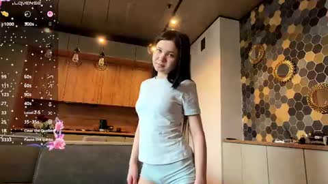 Snapshot of mewpuff chatting on 06.20.26 mewpuff online show from 06.20.26