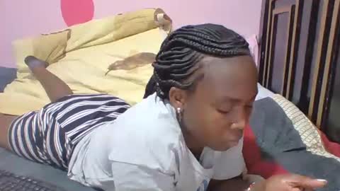 Snapshot of meybel chatting on 11.10.25 Meybel online show from 11.10.25