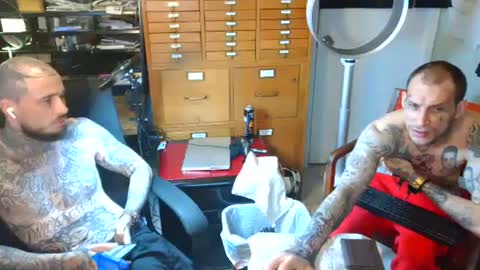 Snapshot of mgk279 chatting on 10.10.25 Mgk online show from 10.10.25