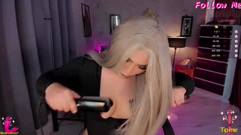 Snapshot of mhia_devil chatting on 11.16.25 miss devil online show from 11.16.25