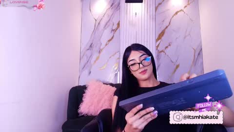 Mhia Kate online show from 05.20.26