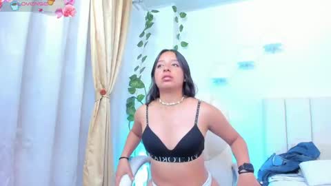 Snapshot of mia18___ chatting on 05.19.26 Mia online show from 05.19.26
