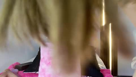 Mia Blonde online show from 11.23.25