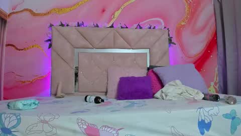 Snapshot of mia__blaze_ chatting on 11.22.25 mia__blaze_ online show from 11.22.25