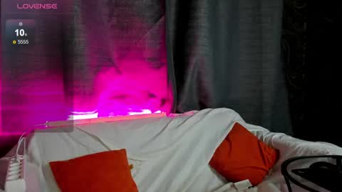 Mia  GMT7 Mon Tue Wen Thur 1000am-0300pm Sat 0300am-0900am online show from 02.06.25