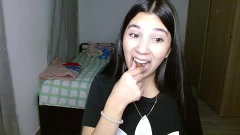 Mia online show from 10.08.25