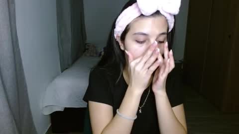 Mia online show from 11.11.25