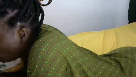 aishah petite online show from 02.04.25