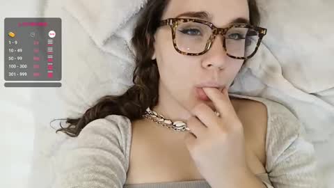 Snapshot of mia_boone chatting on 12.31.24 mia_boone online show from 12.31.24