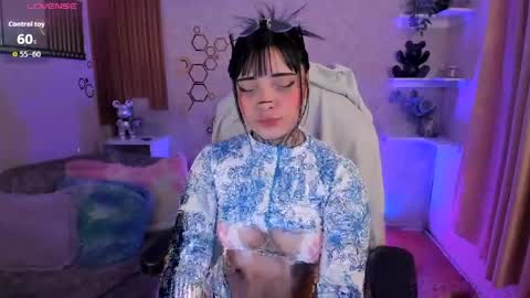 Mia online show from 04.19.26