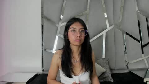 mia_clark18 online show from 10.21.25