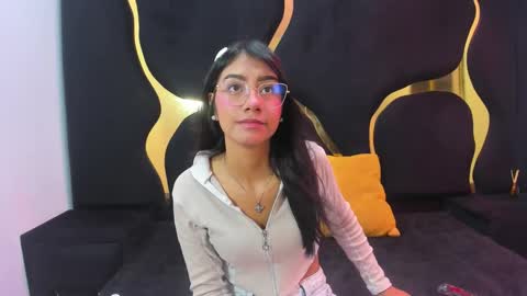 mia_clark18 online show from 10.24.25