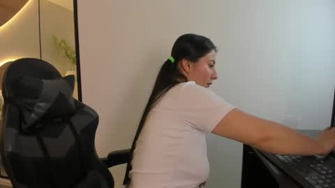 Snapshot of mia_collins96 chatting on 10.26.25 M I A online show from 10.26.25