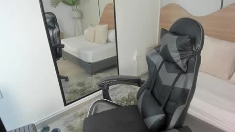 Snapshot of mia_collins96 chatting on 11.26.25 M I A online show from 11.26.25