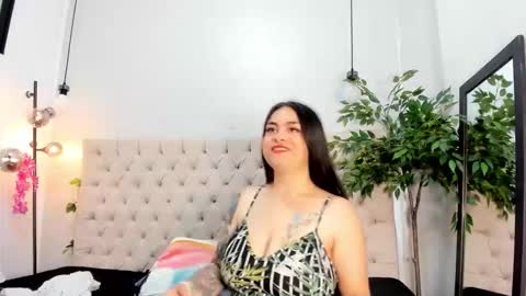 Snapshot of mia_collivens chatting on 09.10.25 mia online show from 09.10.25