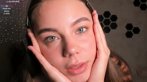 Mia  next stream Thursday 1400 UTC1 Friday 1400 UTC1 online show from 11.12.25