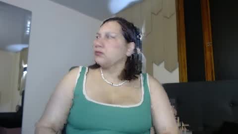 Mia online show from 04.14.26