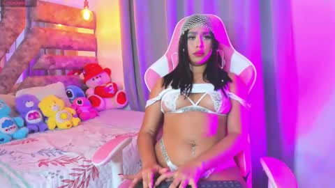 Snapshot of mia_coxx1 chatting on 01.26.25 Mia online show from 01.26.25