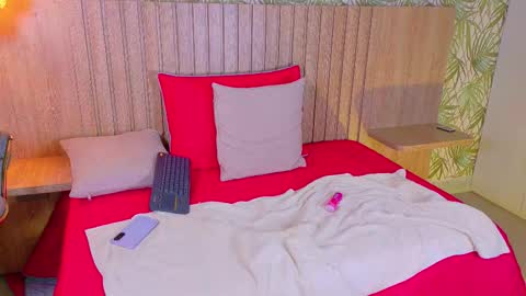 Mia online show from 12.05.25