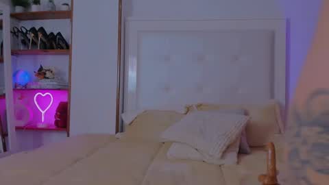 Sarah Luna online show from 03.12.25