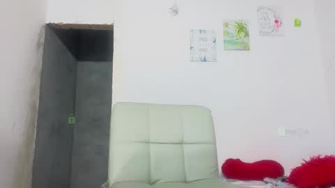 Snapshot of mia_dollone1 chatting on 09.17.25 Mia online show from 09.17.25