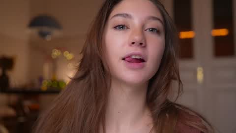 Mia online show from 12.05.25