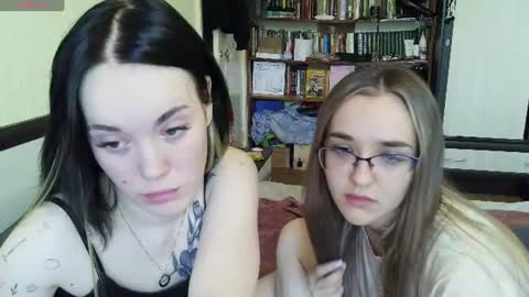 Mia and Jenny online show from 07.02.26