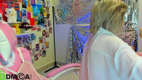 Mia online show from 04.05.26