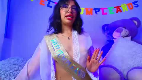 Mia flames online show from 11.24.25