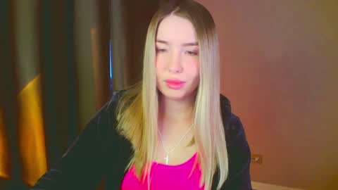 Snapshot of mia_fleur_ chatting on 01.11.25 Mia online show from 01.11.25