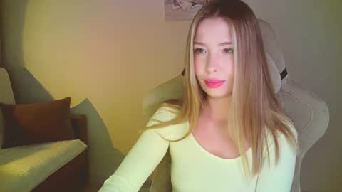 Snapshot of mia_fleur_ chatting on 07.20.26 Mia online show from 07.20.26