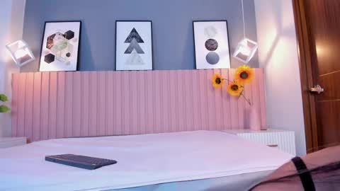 Mia  online show from 04.13.26