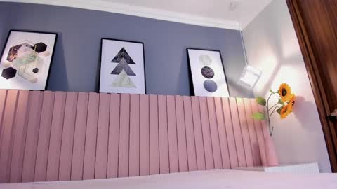 Mia  online show from 04.16.26