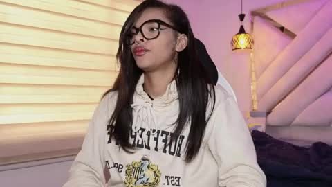 Mia online show from 04.15.26