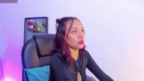 mia_gil_ online show from 10.02.25