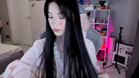 Snapshot of mia_gothh chatting on 11.17.25 MIA HELP ME REACH 100 LIKES online show from 11.17.25