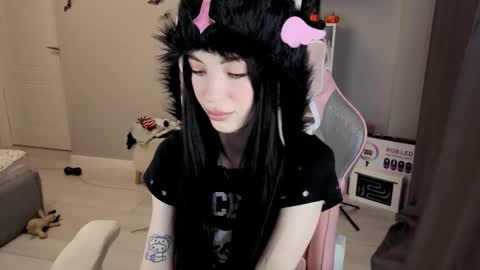 Snapshot of mia_gothh chatting on 11.28.25 MIA HELP ME REACH 100 LIKES online show from 11.28.25