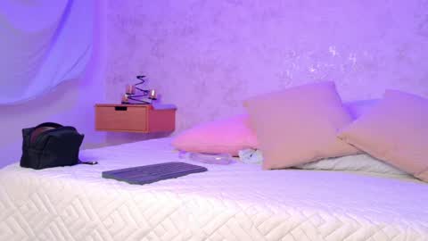 mia_hill1_ online show from 05.18.26