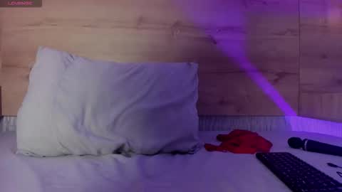  I am Mia  online show from 12.22.25