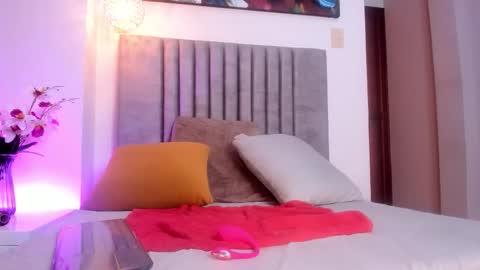 Snapshot of mia_hrpr_01 chatting on 03.04.26 Mia online show from 03.04.26