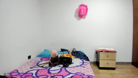 mia kaneee online show from 12.28.24