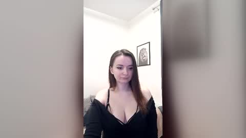 Snapshot of mia_muuur chatting on 06.29.26 Mia online show from 06.29.26