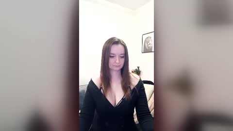 Snapshot of mia_muuur chatting on 07.16.26 Mia online show from 07.16.26