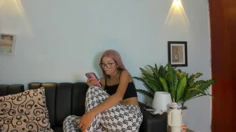 mia_petite72 online show from 11.13.25