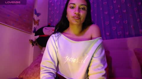 Snapshot of mia_petitebaby chatting on 07.19.26 Ma online show from 07.19.26