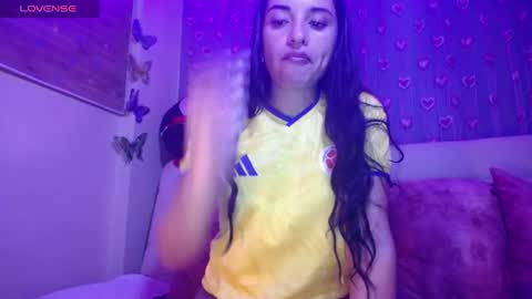 Snapshot of mia_petitebaby chatting on 07.21.26 Ma online show from 07.21.26