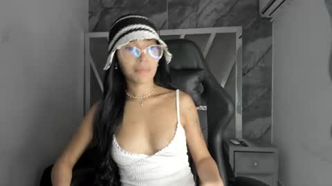 mia_petiteht online show from 06.30.26