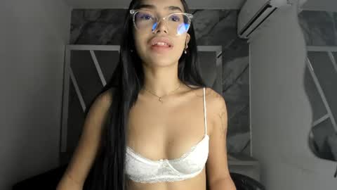 mia_petiteht online show from 07.01.26