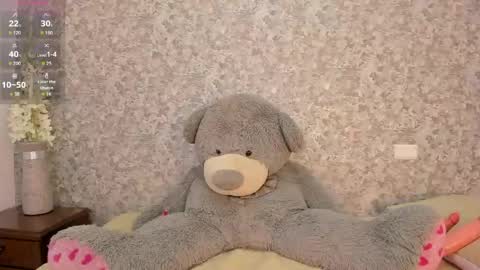 Mia online show from 04.11.26