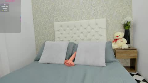 Mia online show from 04.12.26